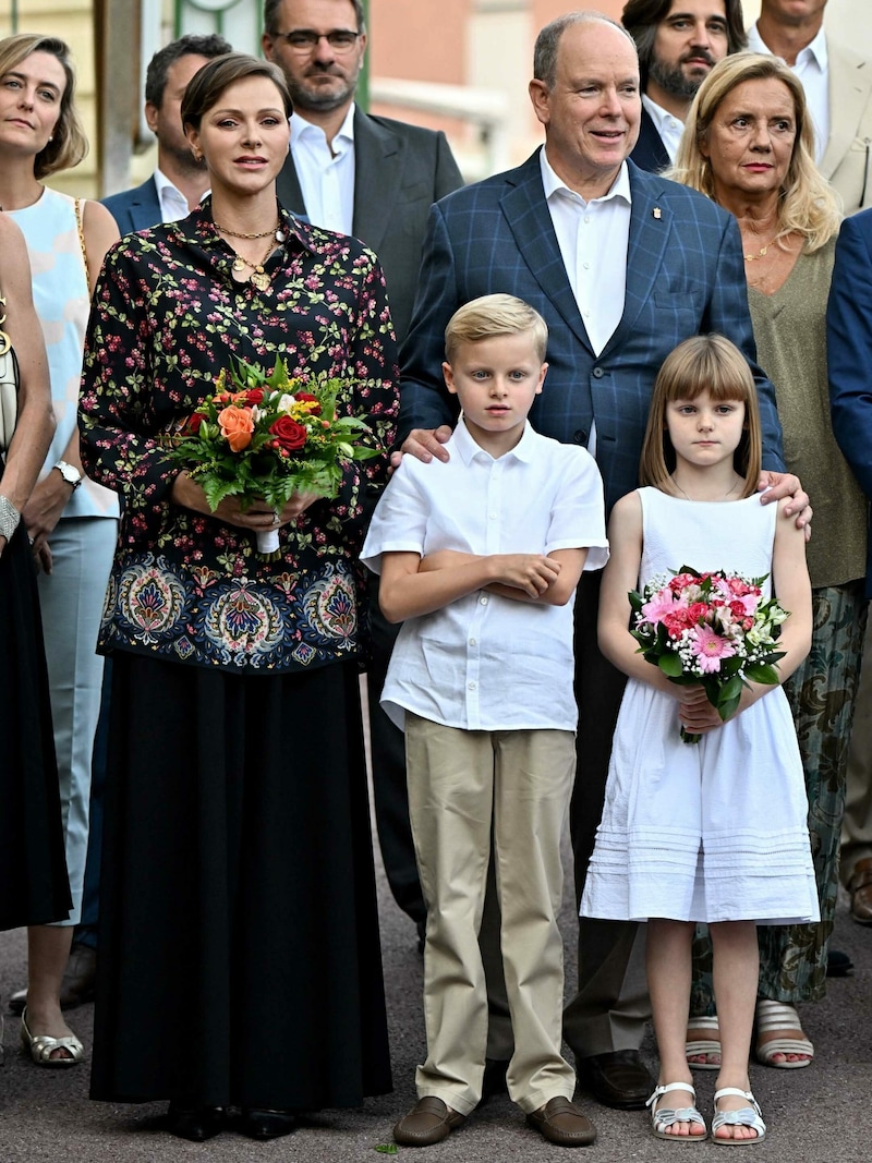 Fürst Albert mit Fürstin Charlène und ihren gemeinsamen Kindern Jacques und Gabriella. (Bild: (c) www.VIENNAREPORT.at)