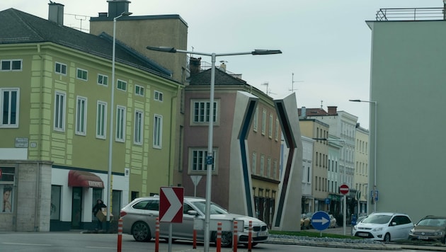 In Ried waren in den letzten zwölf Monaten die Straßenlaternen nur bis 23 Uhr und ab 5 Uhr in Betrieb, jetzt dreht die Stadt die Lampen wieder länger auf. (Bild: Scharinger Daniel)