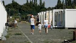 Asylwerberunterkunft auf dem Flughafen Berlin-Tempelhof (Bild: APA/AFP/Carsten Koall)