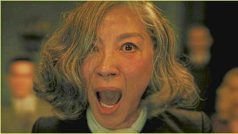 Oscapreisträgerin Michelle Yeoh in „A Haunting in Venice“ überzeugt als Medium mit Kontakten ins Jenseits. (Bild: The Walt Disney Comp.)