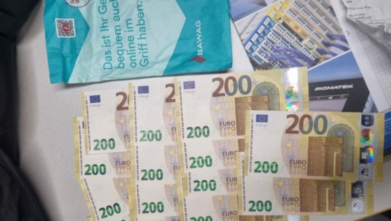 Die Polizei stellte rund 50.000 Euro Bargeld sicher. (Bild: Polizei Salzburg)