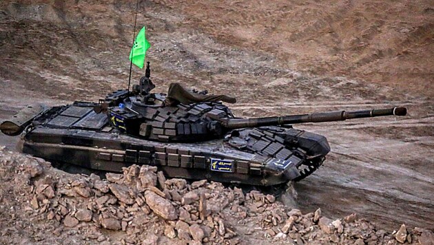 Az amerikai hadsereg többek között az iráni Forradalmi Gárdát (archív kép) is támadta. (Bild: APA/AFP/SEPAH NEWS)