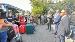 Landeschef Hans Peter Doskozil und Landesrat Leonhard Schneemann hießen 26 philippinische Pflegekräfte in Stadtschlaining willkommen. (Bild: Christian schulter)