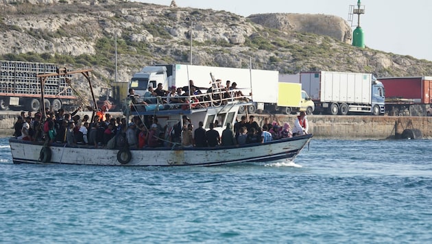 Lampedusa kann der derzeit extrem starken Migrationswelle kaum Herr werden. (Bild: Sea-Watch)