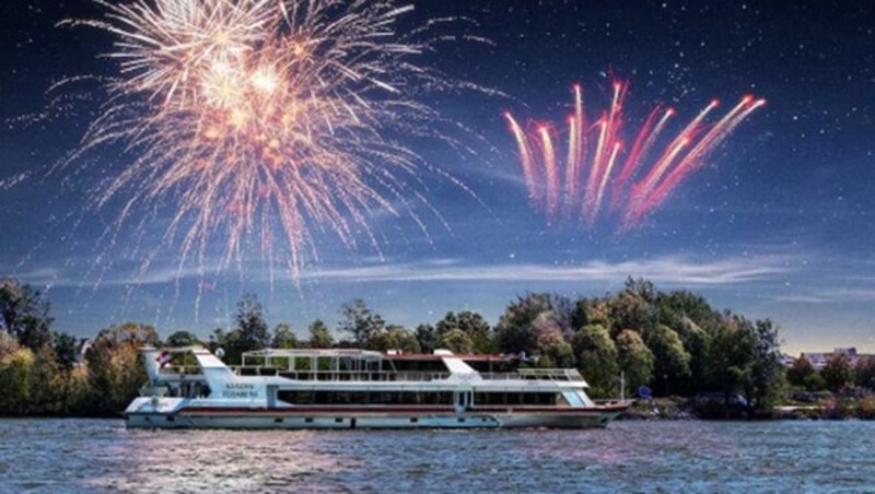 Die Passagiere können das Spektakel an Bord der DDSG Blue Danube im entspannten, aber stimmungsvollen Rahmen erleben und dabei die köstliche Gastronomie mit regionalen Schmankerln und mediterranen Spezialitäten genießen. (Bild: DDSG/leisure.at)