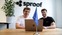 Die sproof-Gründer Clemens Brunner und Fabian Knirsch erhielten von Investoren eine Finanzspritze von drei Millionen Euro. Jetzt steht die Start-up-Crew aus Puch die Expansion nach Europa auf dem Plan. (Bild: Tröster Andreas)