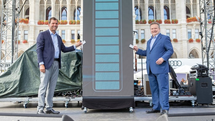 Andreas Martin, Geschäftsführer Porsche Media & Creative und Veranstalter der Wiener Elektro Tage und Bürgermeister Michael Ludwig eröffneten die Wiener Elektro Tage 2023.