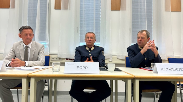 LKA-Leiter Stefan Pfandler, Polizeidirektor Franz Popp und sein Stellvertreter Manfred ...