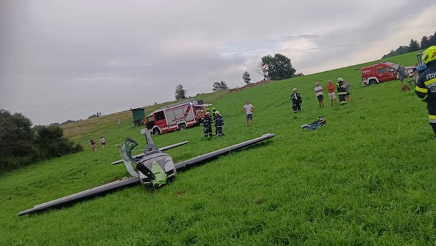 In dieser Wiese eines Obstbauern musste der Pilot notlanden. (Bild: Feuerwehr Allerheiligen)