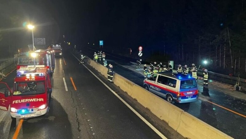 Großeinsatz nach dem Lkw-Unfall auf der Tauernautobahn (Bild: Freiwillige Feuerwehr Rennweg)