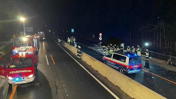 Großeinsatz nach dem Lkw-Unfall auf der Tauernautobahn