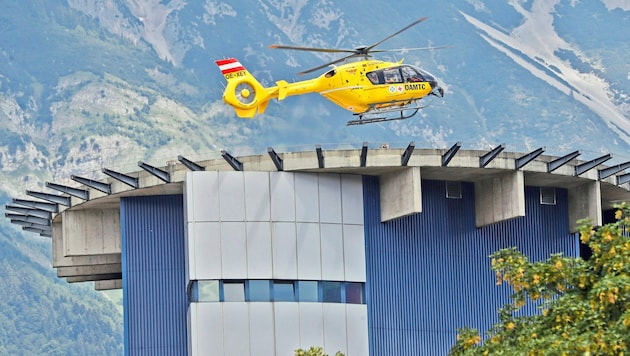 Der Verletzte wurde in die Klinik Innsbruck geflogen. (Bild: Christof Birbaumer)