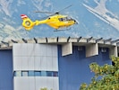 Die verletzte 55-Jährige wurde in die Klinik Innsbruck geflogen. 