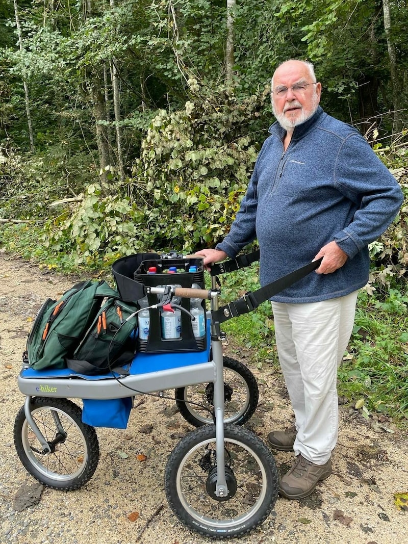 Gerhart Wissel mit seiner Erfindung, der „Wissel Alpin E-Hiker“ (Bild: wissel-alpin.de)