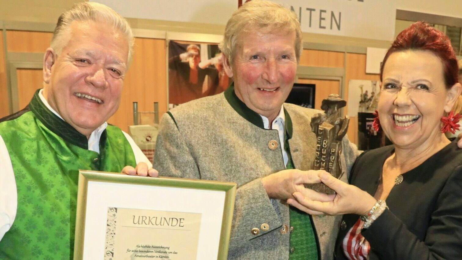 Den Georg Bucher-Preis verliehen Beatrix Erlacher-Heinzl und Herbert Murero im Vorjahr Toni ...