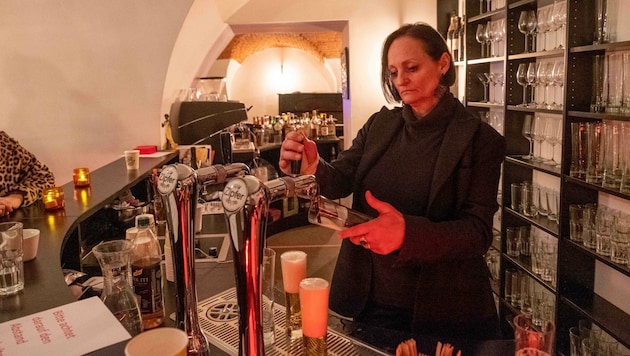 Wut-Wirtin Alexandra Pervulesko in ihrem Badcafe, das sie Ende April schloss (Bild: Einöder Horst)