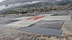Die Plattform auf dem Chirurgie-Gebäude der Klinik Innsbruck ist schwer in Mitleidenschaft ...