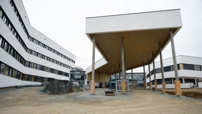 Die Einrichtung einer onkologischen Abteilung in Oberwart geht voran, die Planung einer neurochirurgischen Sektion ist voll im Gang. (Bild: Landesholding Burgenland)