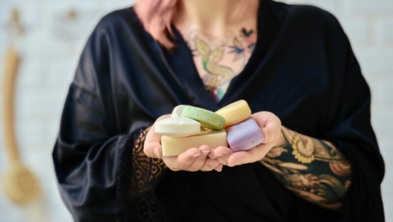 Nur acht Prozent der Seifen, Duschgels und Shampoos sind in den Super- und Drogeriermärkten empfehlenswert. (Bild: Mitja Kobal, Greenpeace)