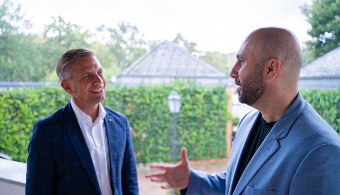 Landesrat Wolfgang Hattmannsdorfer (l.) mit Ahmad Mansour in Berlin