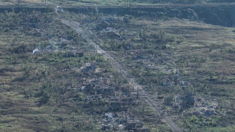 Drohnenbilder zeigen das zurückeroberte, aber zerstörte Dorf. (Bild: ASSOCIATED PRESS)