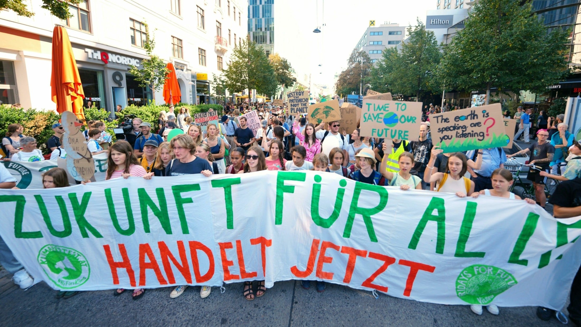 Protest Im Ganzen Land - 20.000 Klimastreiker Setzten Starkes Zeichen ...