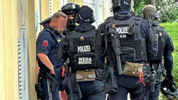 Haftbefehl gegen einen der Täter bei Ministerin Edtstadler.
