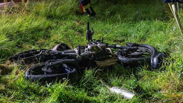 Der Motorradfahrer kam plötzlich ins Schleudern. (Bild: TEAM FOTOKERSCHI / RAUSCHER)