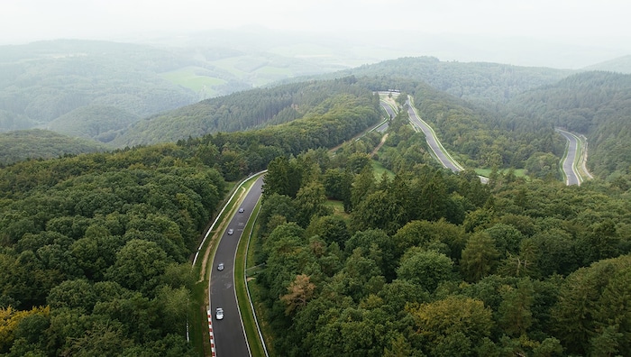 Wohl nicht nur die längste und schwierigste, sondern auch die idyllischste Rennstrecke der Welt