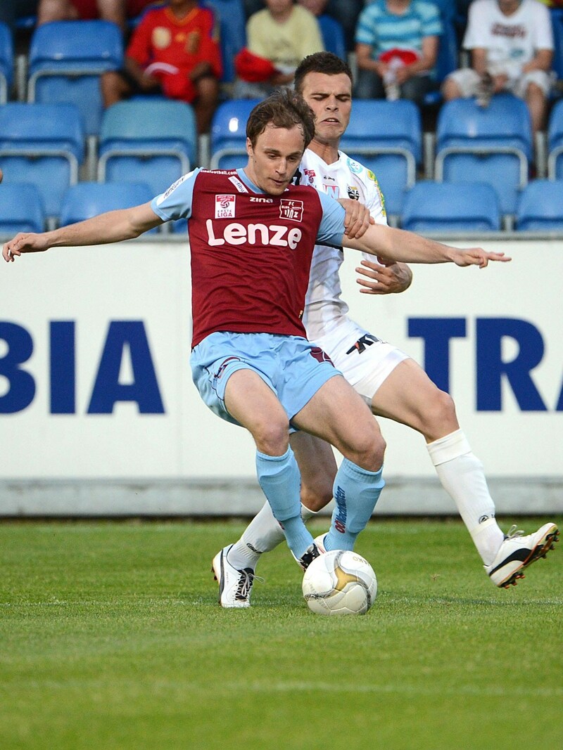 Anfang der 2010er-Jahre trafen Altach und BW Linz in der zweiten Spielklasse aufeinander. Wie etwa hier am 11. Mai 2012 Boris Arapovic (l.) und Orhan Ademi (r.), der beim 4:1-Erfolg seiner Rheindörfler gleich doppelt traf. (Bild: GEPA pictures)