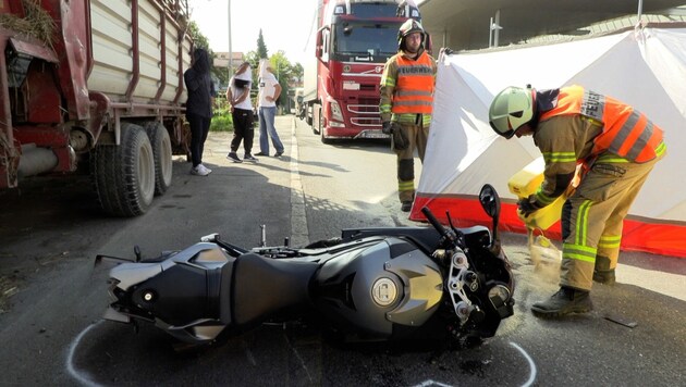 Der Biker wurde bei dem Unfall unbestimmten Grades verletzt. (Bild: Maurice Shourot)