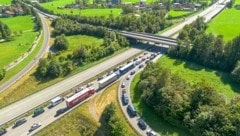 Richtung Süden gab es am Samstag bei Golling eine Blockabfertigung. (Bild: Pressefoto Scharinger © Daniel Scharinger)