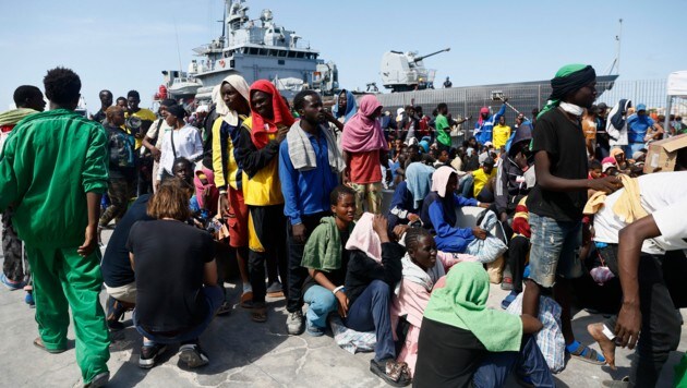Die Erstaufnahmelager auf Lampedusa sind aktuell überfüllt. (Bild: LaPresse)