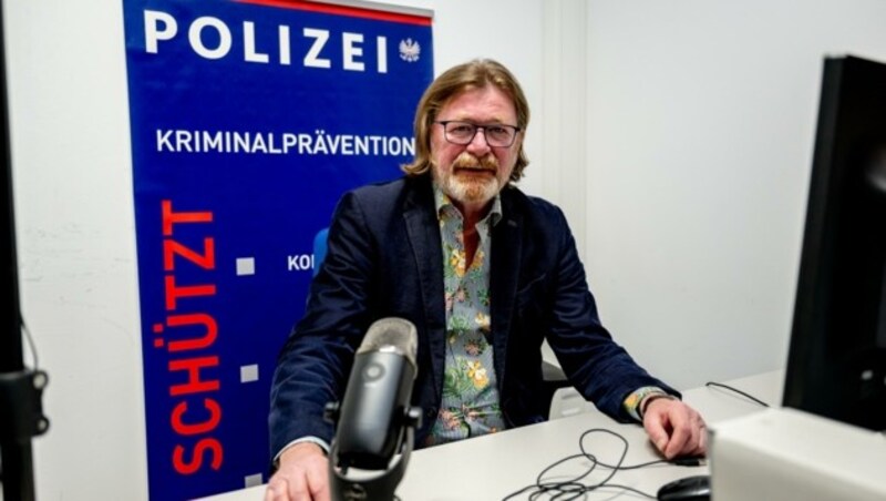 Ob Fake- Nachrichten am Handy oder Einbruchsschutz für Zuhause: Andreas Bandion und sein Team klären auf (Bild: Imre Antal)