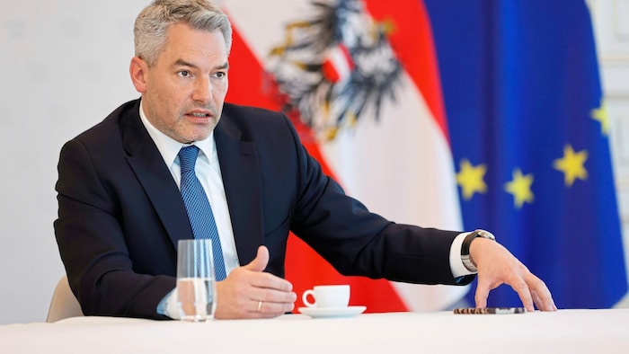 Karl Nehammer will das Glas halb voll, nicht halb leer sehen.