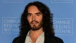 Komiker und Schauspieler Russell Brand soll über mehrere Jahre hinweg Frauen sexuell missbraucht haben. (Bild: AFP)