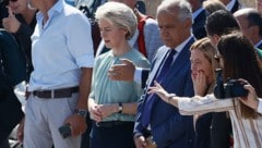 Von der Leyen machte sich auf Lampedusa selbst ein Bild der Lage. (Bild: LaPresse)