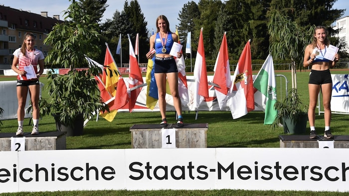 Angelina Rupp (re.) durfte sich in der ÖM-Wertung über Bronze hinter Siegerin Sophie Kreiner ...