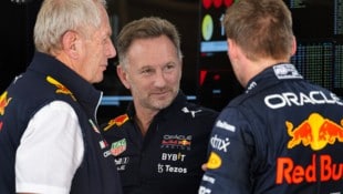 Helmut Marko, Christian Horner und Max Verstappen (von li. nach re.) (Bild: AFP)