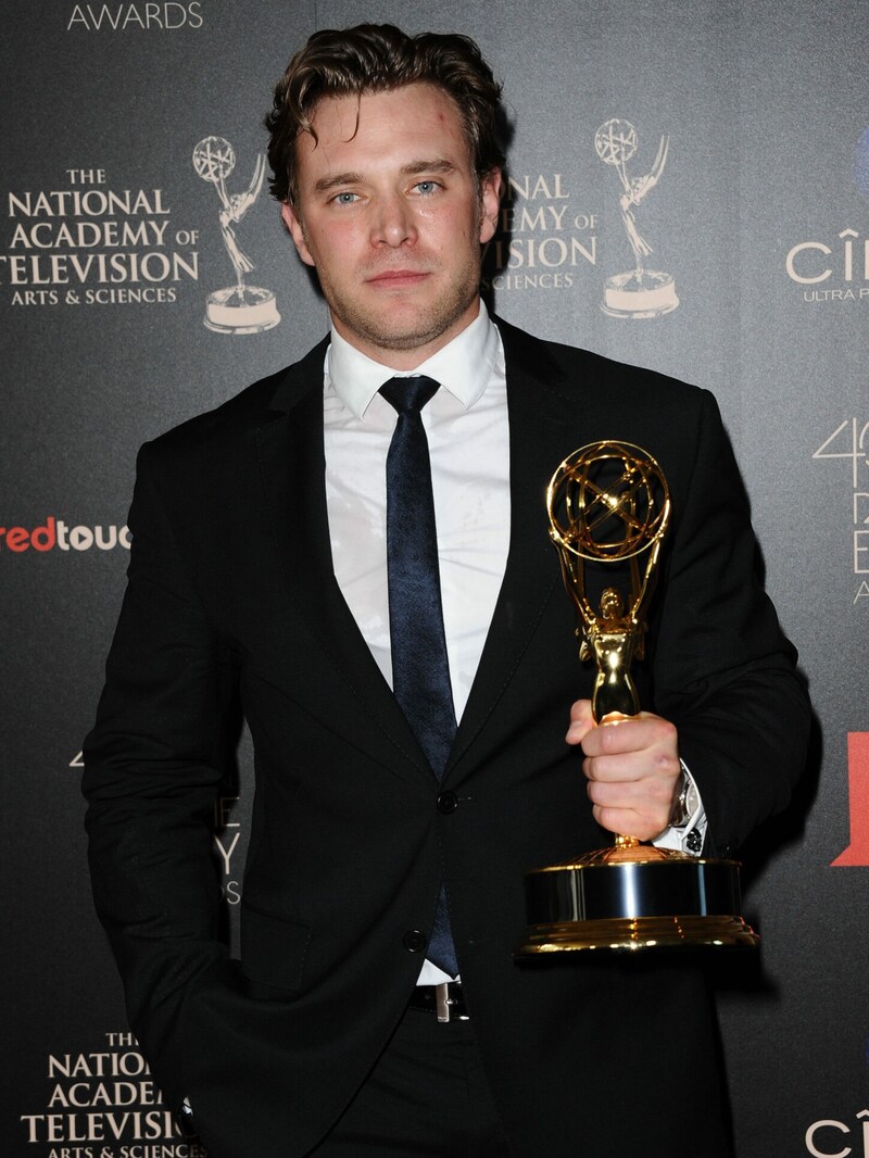 Billy Miller mit seinem Daytime Emmy (Bild: Sara De Boer / Action Press / picturedesk.com)