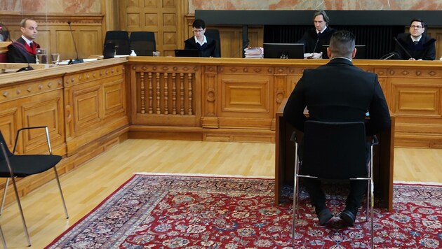 Der 33-Jährige damals beim Prozess vor den Richtern des Salzburger Landesgerichtes (Bild: Lovric Antonio)