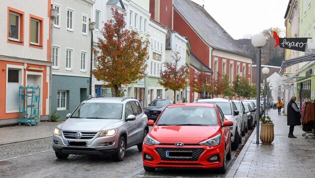 Die Parkplatz-Problematik in der Innenstadt ist Ried schon seit vielen Jahren ein Thema. (Bild: Scharinger Daniel, Krone KREATIV)