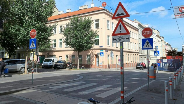 Wie viele Stoppschilder braucht eine Kreuzung - und kostet ein Verstoß dann doppelt? (Bild: Zwefo)