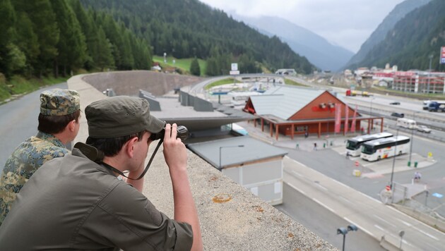 Auch das Bundesheer schaut mit Argusaugen auf die Brennergrenze. (Bild: Birbaumer Christof)