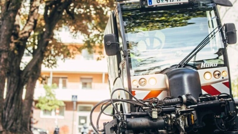 Insgesamt umfasst der Fuhrpark der Holding 23 Kehrmaschinen. (Bild: Lupi Spuma)