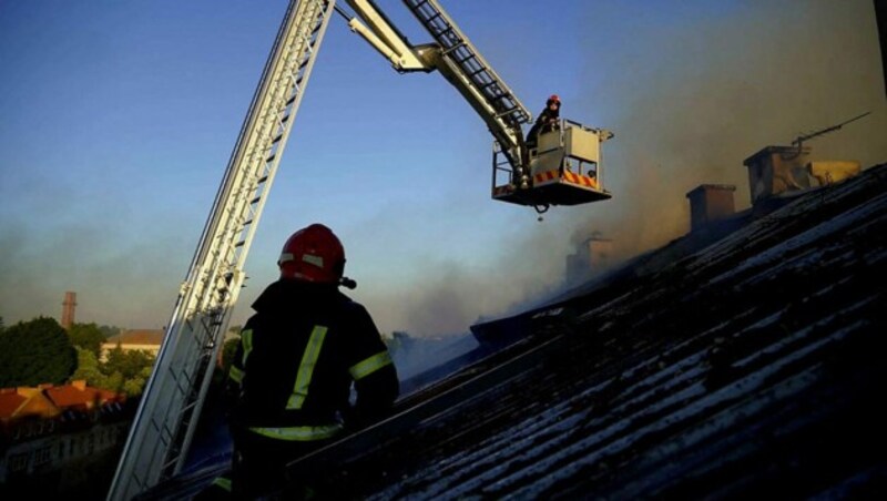 In den vergangenen Monaten wurde Lemberg immer wieder Ziel russischer Raketen- und Drohnenschläge. (Bild: APA/AFP/UKRAINIAN EMERGENCY SERVICE/Handout)