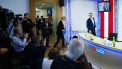 AfD-Chefin Alice Weidel und FPÖ-Chef Herbert Kickl bei der gemeinsamen Pressekonferenz am Dienstag (Bild: APA/EVA MANHART)