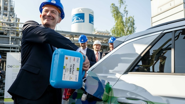 Der deutsche Verkehrsminister Volker Wissing ist der stärkste E-Fuels-Verfechter, Kanzler Karl Nehammer schloss sich Deutschland an. (Bild: Hendrik Schmidt / dpa / picturedesk.com)
