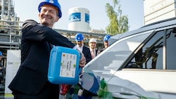 Der deutsche Verkehrsminister Volker Wissing ist der stärkste E-Fuels-Verfechter, Kanzler Karl Nehammer schloss sich Deutschland an. (Bild: Hendrik Schmidt / dpa / picturedesk.com)