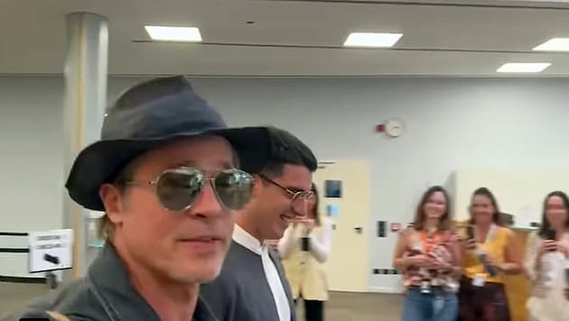 Brad Pitt bei seiner Ankunft am Flughafen von Bozen. (Bild: FlyBolzano - Comitato pro Aeroporto Bolzano)